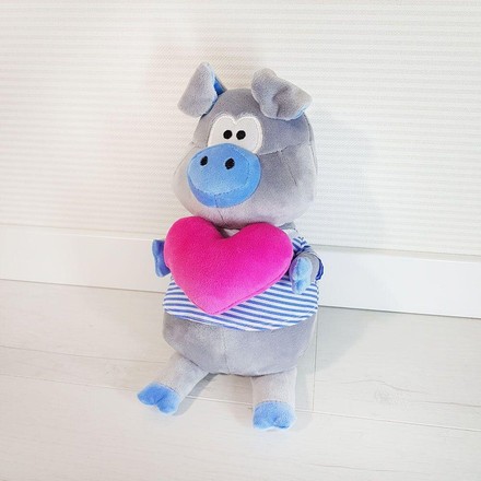 Мягкая игрушка Zolushka Поросенок Хосе с сердцем в голубом (ZL1244)
